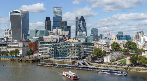 Eroziunea poziţiei City-ului londonez îşi începe manifestarea