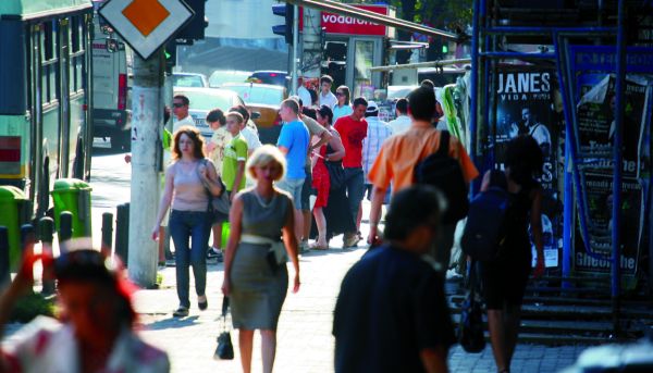 Aproape 50% dintre tinerii din ţara noastră economisesc constant