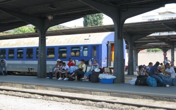 CFR CĂLĂTORI, ÎN PERICOL 700 de mecanici de locomotivă ...