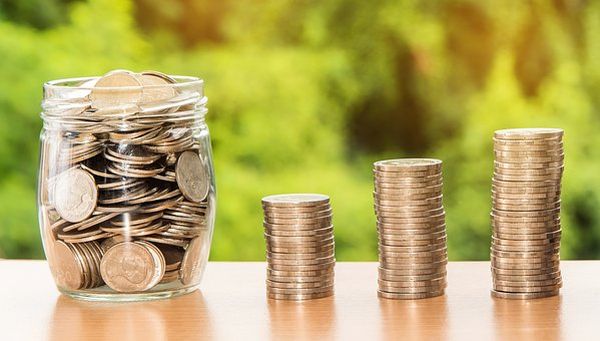 "Nu ne punem problema tăierilor de salarii"