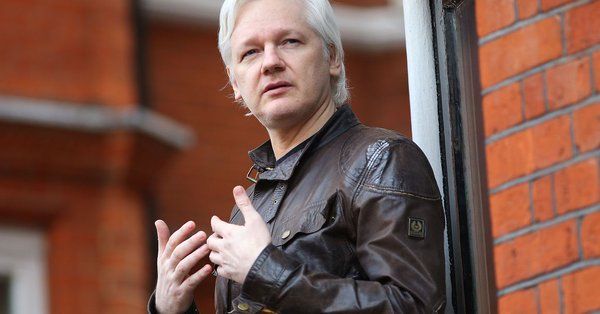 Julian Assange (Sursă foto: Twitter)