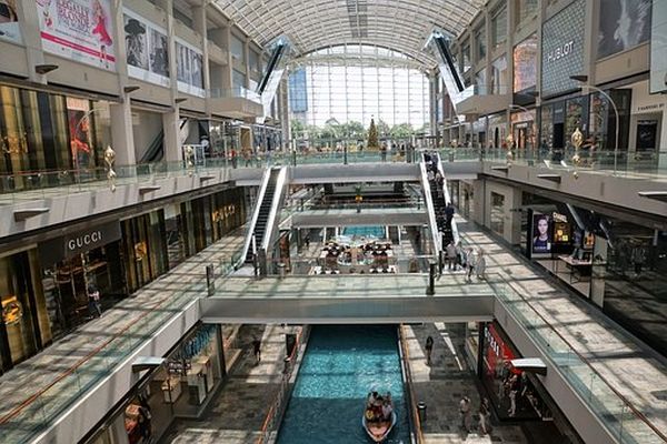 Generaţia "Z" din China susţine creşterea pieţei luxului