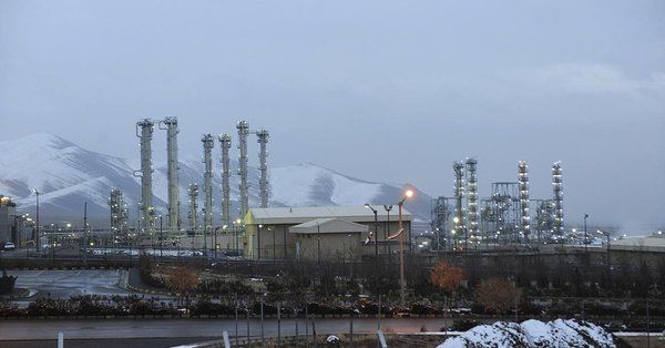 Iranul anunţă că va încălca limita privind rezervele de uraniu 
