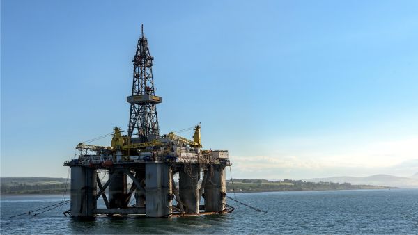 "La nivel global, guvernele pun presiune pe investiţiile tradiţionale în combustibili fosili"