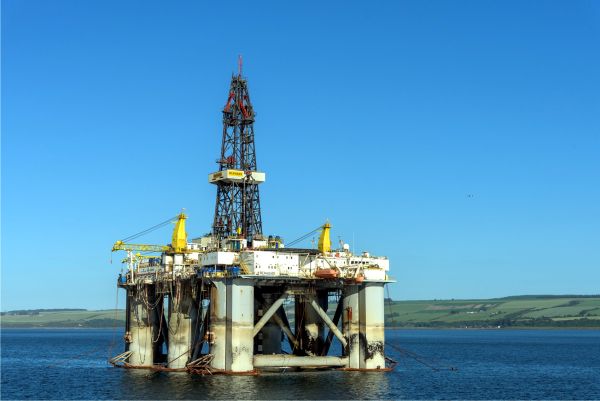 Tensiunile dintre SUA şi Iran au urcat preţurile petrolului