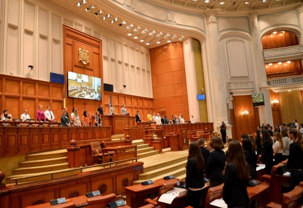 Parlamentul desemnează un nou Avocat al Poporului 