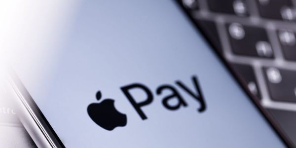 Mai multe companii anunţă lansarea Apple Pay în România