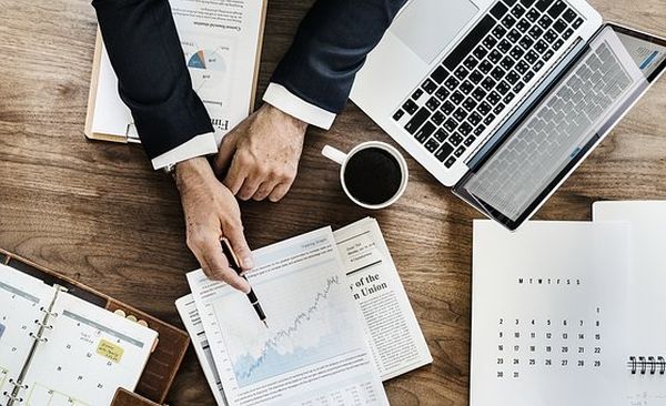 "România are potenţialul economic de hub est-european"