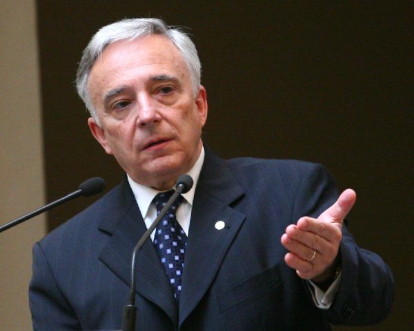 Mugur Isărescu