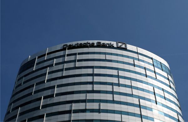 WSJ: Deutsche Bank a negociat cu Citigroup şi BNP vânzarea unor active