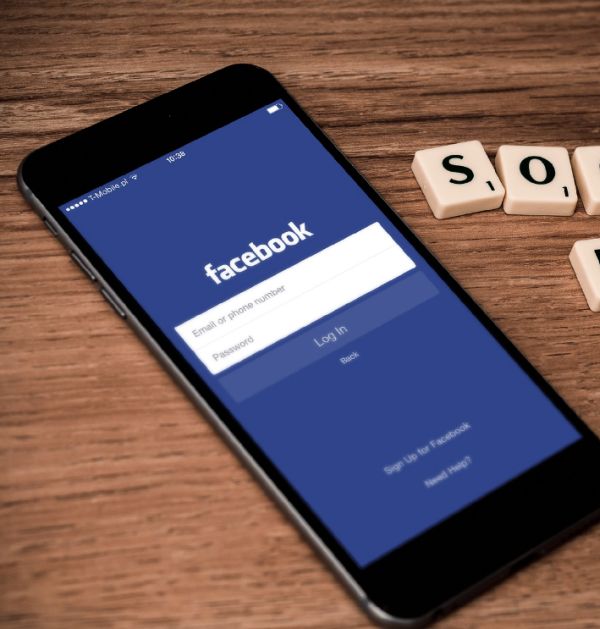 Facebook, pe lista neagră a Casei Albe
