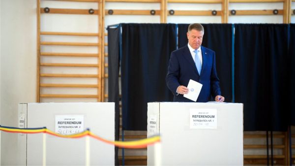 Iohannis vrea referendum pentru revizuirea Constituţiei, odată cu prezidenţialele