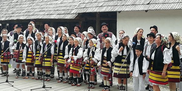 Înfrăţire prin bucate, meşteşuguri, muzici şi dansuri