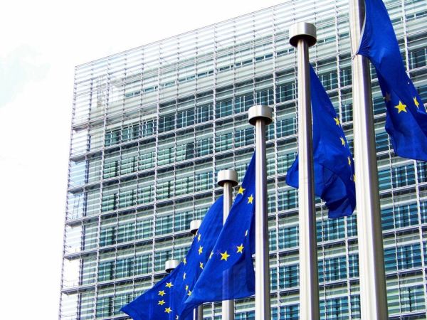CE: Instanţele naţionale trebuie să respecte legislaţia UE