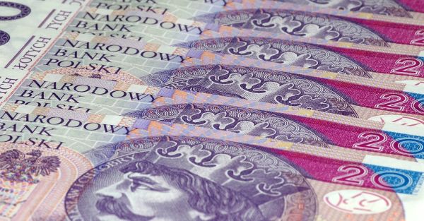 Statul polonez, în aşteptarea deciziei CJUE într-un proces pe clauze abuzive