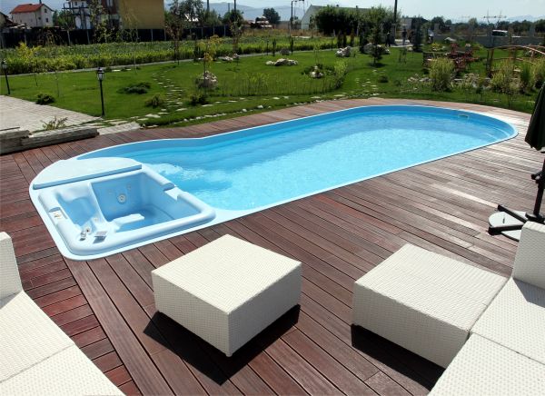 "Estimăm o creştere de 20% a pieţei piscinelor"
