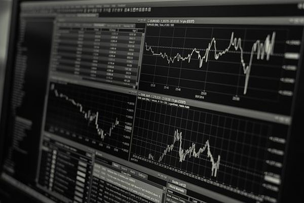Turbulenţele politice afectează acţiunile băncilor
