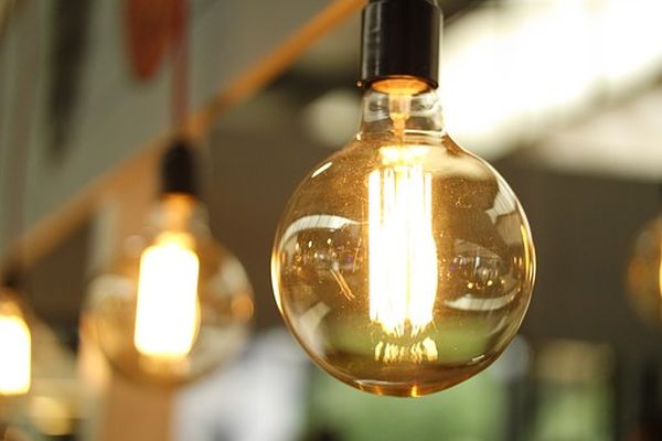 Consumul de energie electrică al populaţiei a crescut cu 18,5%