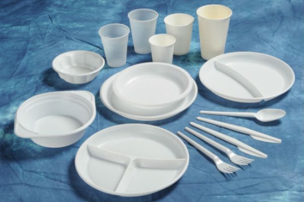 Lidl scoate complet de la vânzare produsele de plastic de unică folosinţă