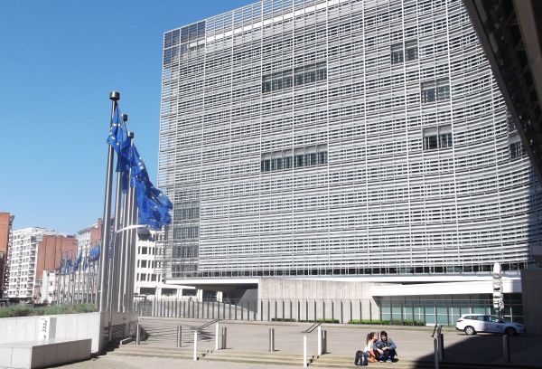 UE reface lista neagră a ţărilor acuzate de spălare de bani
