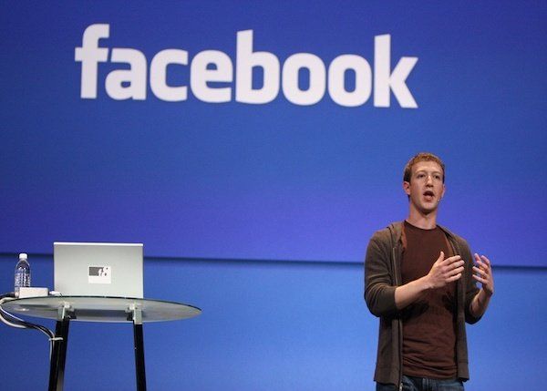 Facebook angajează ziarişti profesionişti pentru selectarea ştirilor