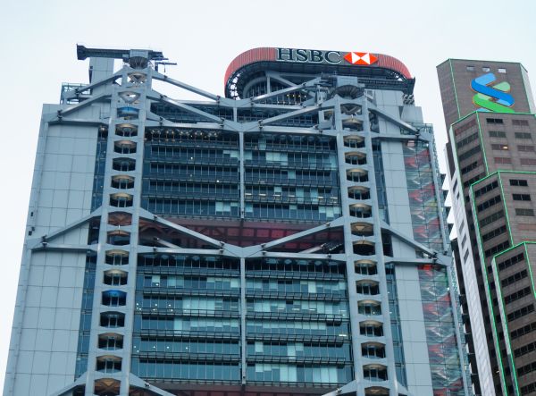 Marile bănci din Hong Kong condamnă protestele violente