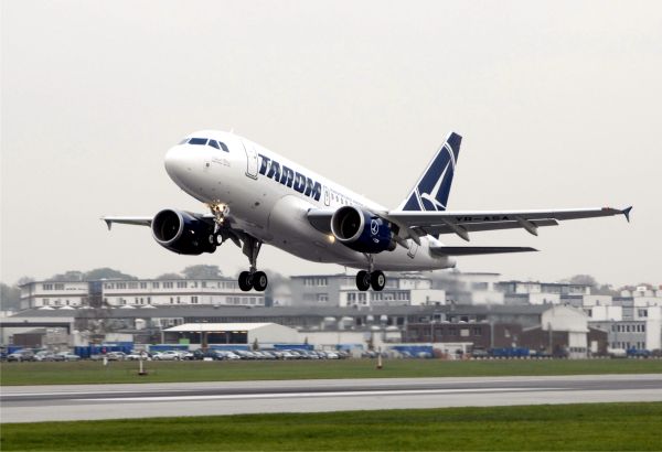 Ministrul Transporturilor anunţă concedieri la Tarom
