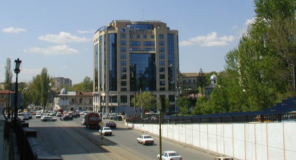 SIF4 demarează o ofertă pentru achiziţionarea a 4,59% din societate