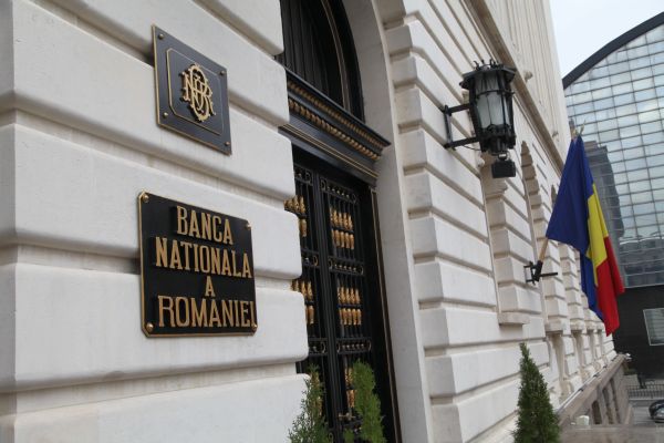 "Băncile estimează o înăsprire a creditării companiilor"