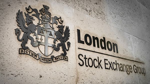 Mişcarea Cinci Stele monitorizează atent oferta Bursei din Hong Kong pentru LSE