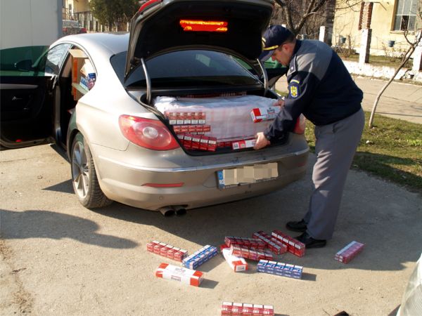 2,6 milioane pachete cu ţigări de contrabandă, confiscate de poliţiştii de frontieră