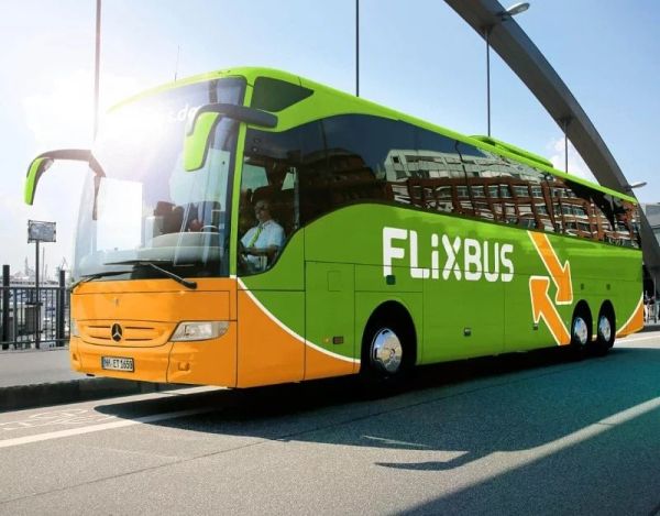 Pasagerii români nu îşi cumpără din timp biletul pentru călătoriile cu autocarul