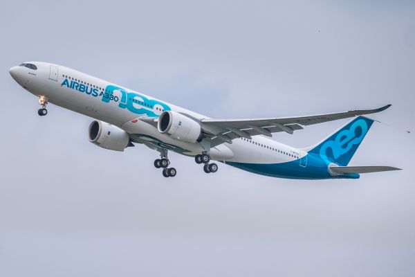SUA impun tarife vamale asupra avioanelor, brânzeturilor şi băuturilor europene