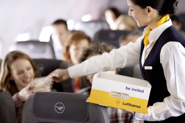 Personalul de bord de la Lufthansa pregăteşte o grevă de avertisment