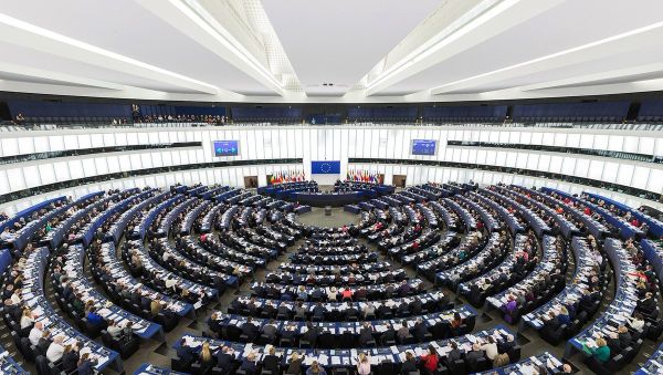 Parlamentul European condamnă intervenţia Turciei în Siria
