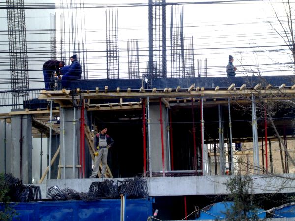 PwC: Un sfert din companii se gândesc să importe angajaţi