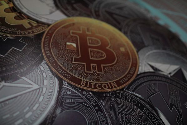 BCE trebuie să ia în considerare lansarea unei monede digitale publice