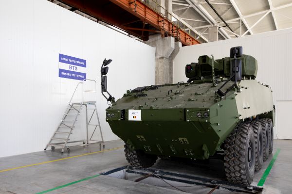 Transportorul Piranha 5, construit la Uzina Mecanică Bucureşti