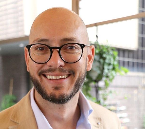 "Piaţa din România este în creştere. Cererea este destul de mare şi ne dorim să deschidem hoteluri bune şi să contribuim astfel la notorietatea destinaţiei. Brandurile recunoscute la nivel internaţional aduc turişti în oraşele în care deschid hoteluri, având în vedere că prin sistemul lor intern îşi promovează noile locaţii şi destinaţiile respective. Devenim astfel ambasadorii României", ne-a declarat Gerhard Erasmus".