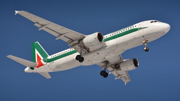 Italia nu mai ia în calcul salvarea Alitalia cu ajutorul Ferrovie dello Stato