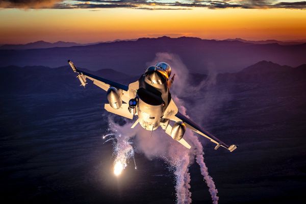 Proiectul privind achiziţionarea de avioane F16 a fost introdus pe ordinea de zi a şedinţei de Guvern