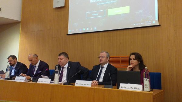 Domnul Mihai Hotca (al doilea din dreapta), a participat, ieri, la conferinţa naţională cu tema "Rolul integrităţii pentru succesul şi internaţionalizarea afacerilor".