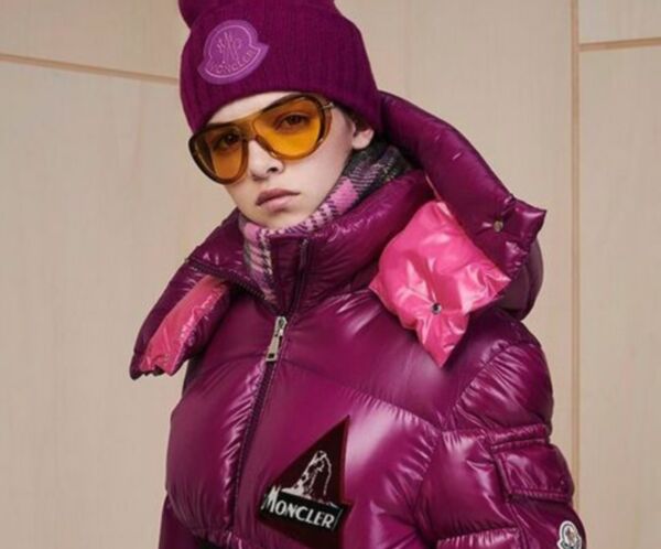 Surse: Proprietarul Gucci negociază preluarea Moncler
