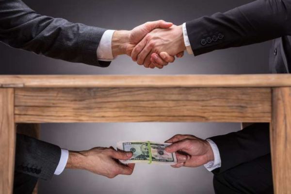 Corupţia împiedică firmele să-şi desfăşoare activitatea