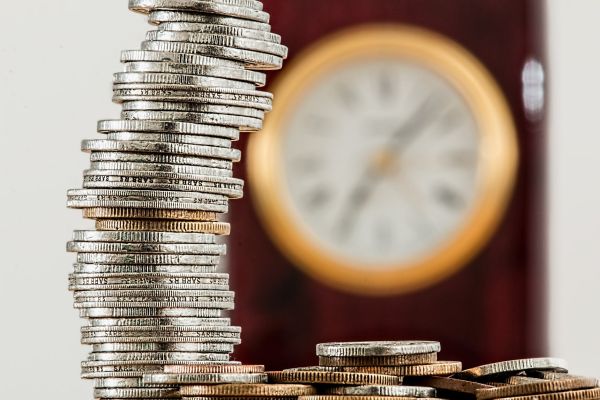 S&P a revizuit perspectiva ţării noastre de la stabil la negativ