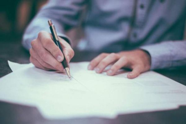 Serviciile de eliberare a paşapoartelor, deschise pentru cetăţeni