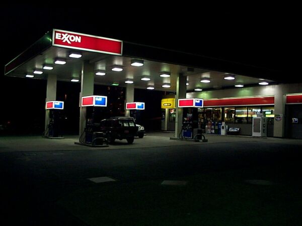 ExxonMobil discută cu Lukoil pentru o vânzare a operaţiunilor din Marea Neagră