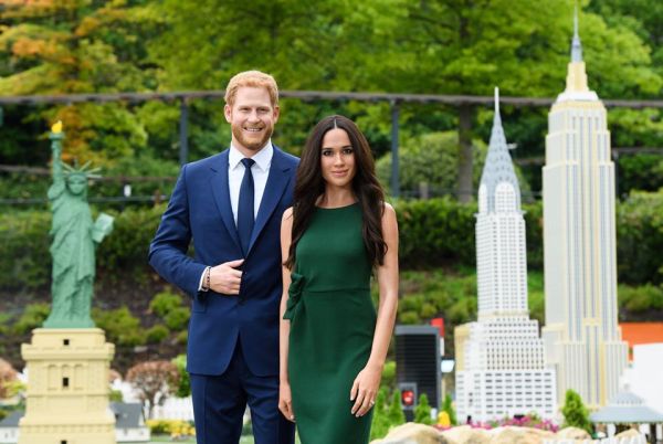 Figurile din ceară ale prinţului Harry şi soţiei lui de la Madame Tussauds, separate de cele ale membrilor familiei regale