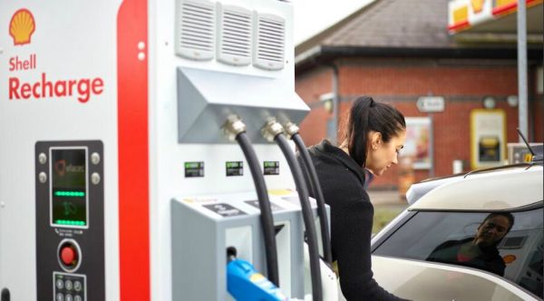 Surse: Royal Dutch Shell caută cumpărător pentru o rafinărie din SUA