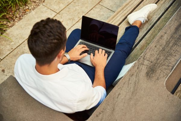 Piaţa PC-urilor a crescut în ultimul trimestru al anului trecut